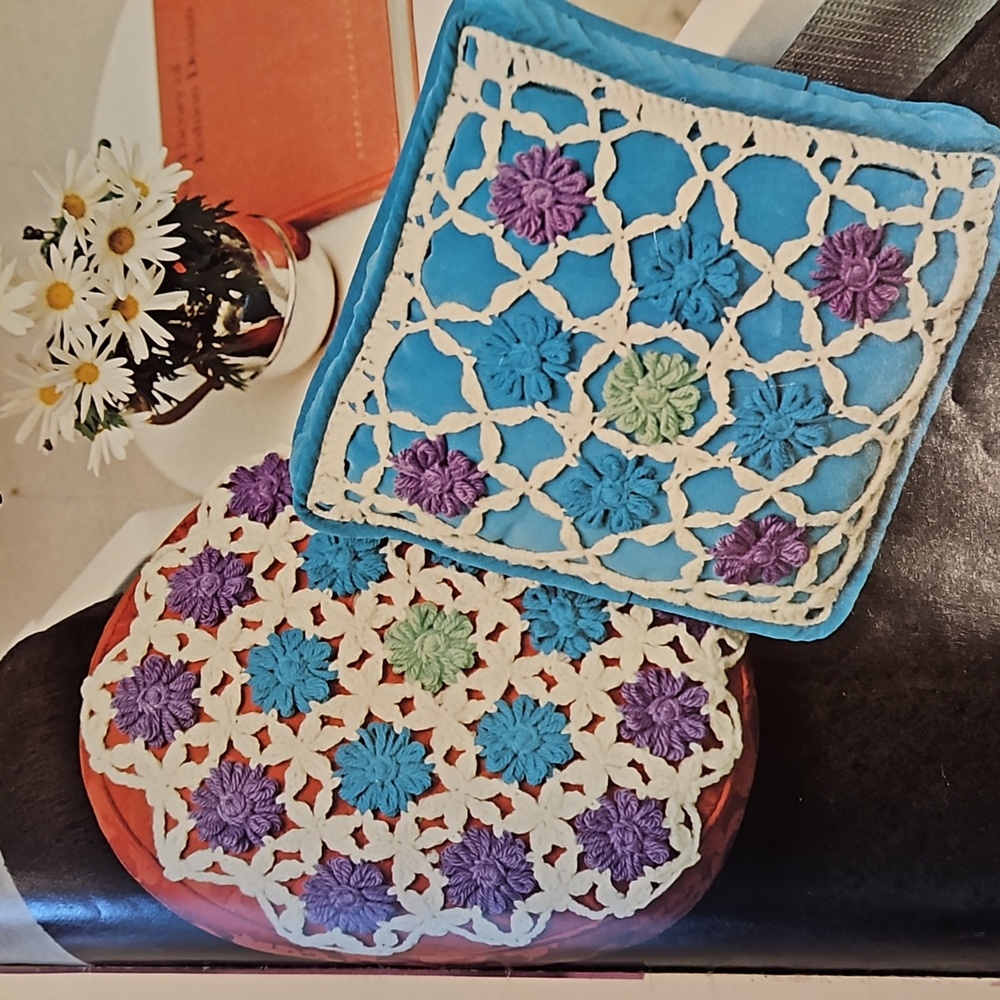 2 vintage crochet pattern instruction booklets 60s 70s granny squares shrink - Picture 8 of 15